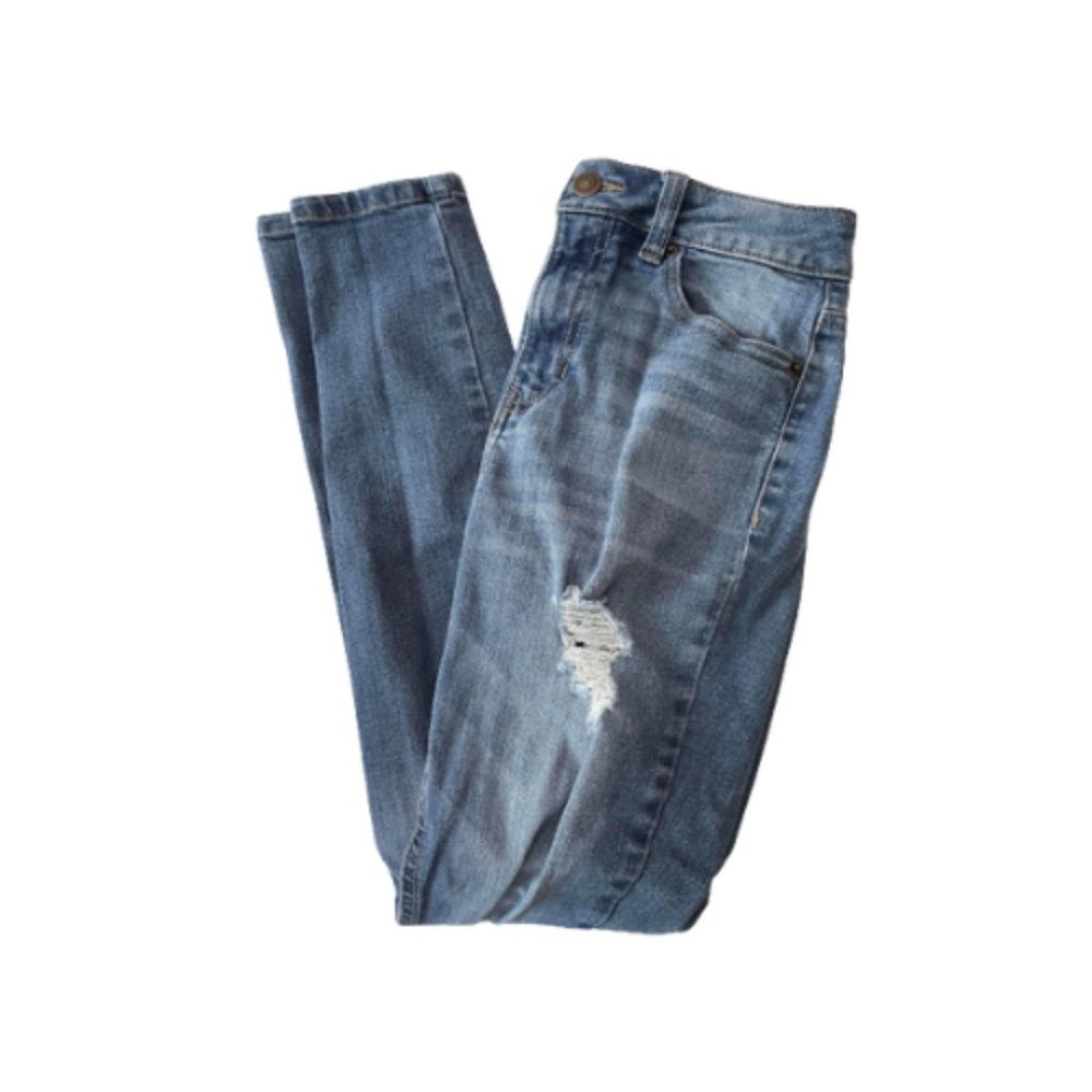 NWT Hollister Ultra High-Rise Ripped Jeans